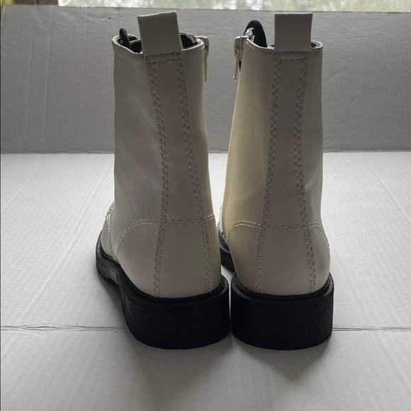 Time and Tru White Lace Up Boots - Picture 5 of 7